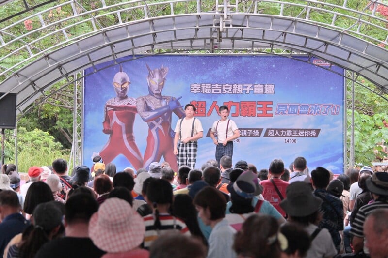 LINE_ALBUM_115.10.10_吉安健走迎雙十_吸引逾萬人次熱情慶國慶　_鄉長游淑貞陪伴鄉親_f55c0e8f52d888a9.jpg